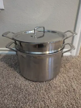 96200524001000 Le Creuset Classic Stainless Steel Pasta Pot With Colander Insert