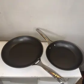 H22005 Le Creuset Mint Toughened Nonstick 9 Inch And 11 Frying Pan Lot Skillet No Scratches