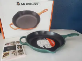 Ls2024-23795 Le Creuset Signature Cast Iron 9 Inch Skillet Artichaut - New