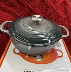 Ls2598-24795ss Le Creuset Signature Cast Iron 3.5 Quart Sauteuse Oven Oyster Flint