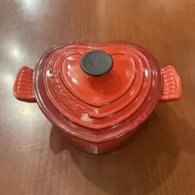 Pg0302-05 Le Creuset Heart Mini Cast Iron Enamel Casserole With Lid Red Pg0302-05 Le Creuset Heart Mini Cast Iron Enamel Casserole With Lid Red