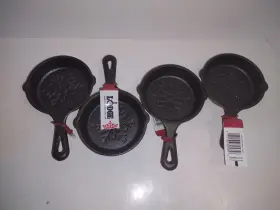 Lodge 075536305356 3.5-inch Mini Cast Iron Holiday Skillet Snowflake Imprint Set Of 4