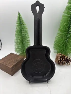 Lodge 075536800400 Guitar Cast Iron Skillet Tennessee 2020 Rare M1