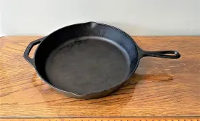 10sk Lodge Cast Iron 12 Inch Skillet/frying Pan-features 2 Pour Spouts And Handles