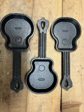 Lgsk3 Lodge Logic Seasoned Guitar Cast Iron Skillet Package Of 3 Together Used