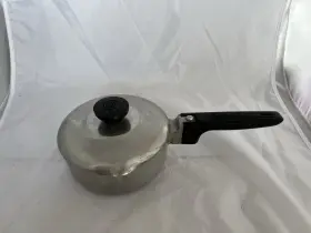 4680 Magnalite Classic Aluminum Saucepan 1 Qt/0.9 L Double Spout With Lid Usa