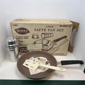 M-0867-56 Mirro Vintage 3-piece Saut Pan Set With Original Box And Papers. Amazing Piece