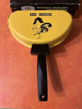 Nordic Ware 382706 Vintage Yellow Rooster Omelet Pan With Original Box