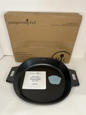 100179 Pampered Chef 12 Inch Cast Iron Skillet #100179 Nib