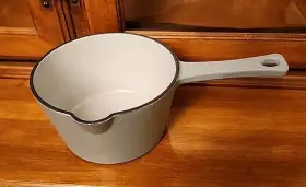 21c-1 Pampered Chef Gray Enameled Cast Iron Saucepan 1 Quart 21 C-1 Heavy Looks Unused