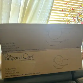 2864 Pampered Chef The 12 Inch Stir-frye Skillet. Nib