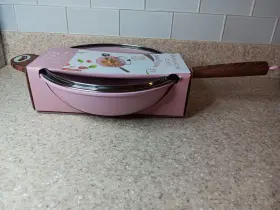 84216236 Phantom Chef 11 Inch Deep Frypan With Lid Pink New In Box