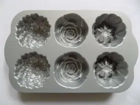 Pioneer Woman 130089714005 Nonstick Heavyweight Cast Aluminum Floral Cakelet Pan