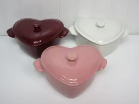 Pw15100130817cm Pioneer Woman Mini Hearts Casserole Cocotte W Lid 3pc Set Red Merlot Pink White