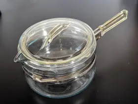 6324b Pyrex Glass Flame Ware 2 Quart Sauce Pan Double Lock Lid Pour Spout Nice