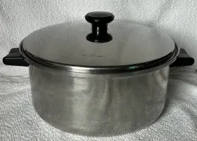 23039 Sears Heat Core Stainless Steel 5 Quart 4.73 L Stock Pot With Lid Sits Flat