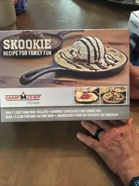 Cics7c Skookie Chocolate Chip Mini Skillet Cast Iron With Hot Pads And Recipe Book Nos