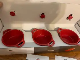 Staub 035886323981 3 Mini Cocottes Cherry Red With Paperwork In Box Nib B