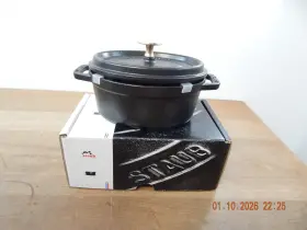 1101725 Staub Cast Iron 1- Quart Oval Cocotte - Matte Black Made In France New
