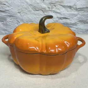 11124806 Staub Cast Iron Pumpkin Cocotte Dutch Oven 3.5-quart Made In France Orange Ombr
