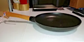 12242823 Staub Cast Iron Beechwood Handle 11-inch Fry Pan Made In France