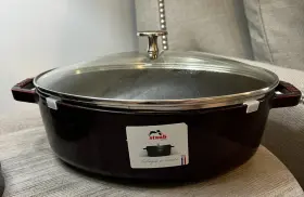 Staub 12912987 Cast Iron 4.25- Quart Shallow Wide Oval Cocotte With Glass Lid - Grenadine New