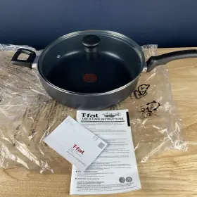 B23282di T-fal Covered Jumbo Cooker Skillet 5 Quart Pro Glide Non Stick Thermo Spot No Box