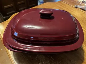 5144 The Pampered Chef Ceramic 3.1 Quart Burgundy Rectangle Casserole Dish With Lid