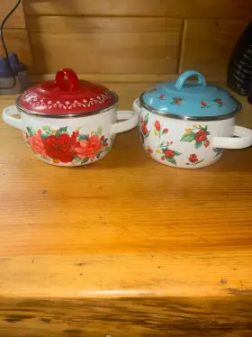 The Pioneer Woman Z010j0c Cheerful Rose Mini Dutch Ovens - Set Of 2