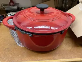 Tramontina 016017073678 Enameled Cast Iron 5.5 Quart Covered Round Dutch Oven Red