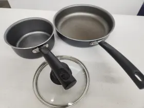 C0820 Tramontina Nonstick Fry Pan 9 Inch Used And 6 Sauce Pot New - Set Made In Brazil C0820 Tramontina Nonstick Fry Pan 9 Inch Used And 6 Sauce Pot New - Set Made In Brazil
