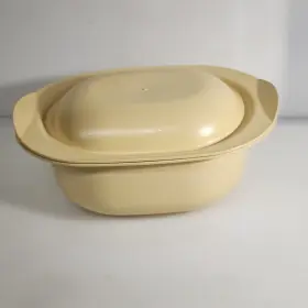 3651a Tupperware Vintage 3 Quart Oven Microwave Covered Casserole Bowl Lid Cover