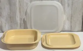 3659a Tupperware 3657a Ultra Pro Square 2 Quart Casserole/cake Pan With Lids 3658a