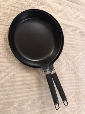 Fp28-wn Vermicular Used Set Of 2 - Oven Safe Skillet 26cm And 28cm Frying Pan