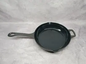 40351-1110 Viking - New Cosmetic Marks Enameled Cast Iron 10-inch Frying Pan Skillet