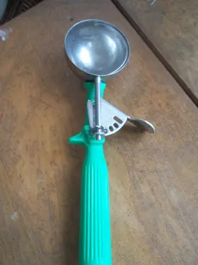 47142 Vollrath 47139 / #12 Thumb Actionice Cream Disher With Bright Green Handle - Euc