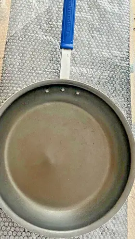 535-263-e Vollrath 14 Inch Z4104 Wear-ever Ceramiguard Ii Fry Pan With Cool Handle - Damaged