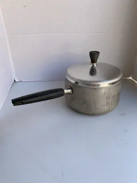 784.5 Wear Ever Wear-ever 2 Quart Saucepan Stainless Inner Clad Aluminum Saut Fry Pot Lid Vintage