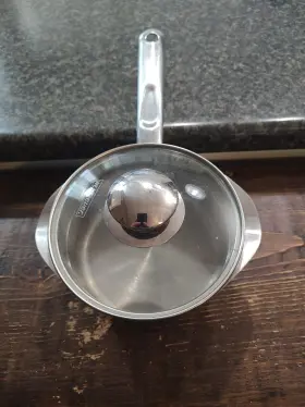 Mar24-0192 Wearever Stainless Steel 1 Quart Sauce Pan Double Pour Spout With Strainer Glass Lid