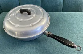 R-960 Wearever Wear-ever 10 Inch Skillet Fry Pan With Lid Aluminum Inner Clad Stainless Usa Vintage