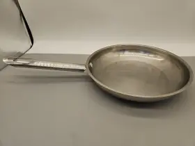0400025 Wolfgang Puck Pucks Cafe Collection 10 Inch Omelet Pan 18-10 Stainless Steel