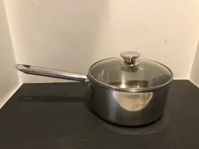 042003 Wolfgang Puck Pucks Cafe Collection 18-10 Stainless Steel 3 Quart Pot With Strainer Lid