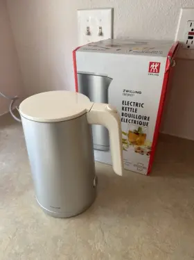 53105-100-0 Zwilling Enfinigy Cool Touch 1-liter Electric Kettle Cordless Tea And Hot