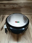 Holstein Housewares Omelette Maker Non-stick Silver Black HH-0937012SS Tested Used. Price: $16.00.