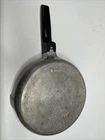 Wagner Ware Sidne Magnalite 4506-M Pan 8" Spouted Skillet Black Handle Vintage Used. Price: $32.30.