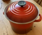 Creuset Enameled Steel Stock Pot With Lid Ombre Red Cerise 6 Qt Used. Price: $28.00.