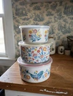 Pioneer Woman Mazie Nesting Bowls 6 Piece Ceramic Storage Set Lids 3212DIB Used. Price: $35.00.