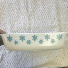Pyrex Snowflake Blue 2 Qt Glass Rectangle Casserole Dish With Handle 575-B Used. Price: $85.99.