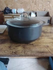 Pampered Chef Rockcrok Dutch Oven Black 4 Qt 3.8 W /glass Lid Used. Price: $89.99.