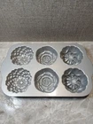Pioneer Woman Nonstick Heavyweight Cast Aluminum Floral Cakelet Pan Used. Price: $14.99.